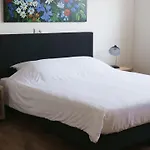 Bed & Coffee Maricoweg בית הארחה דה בורג